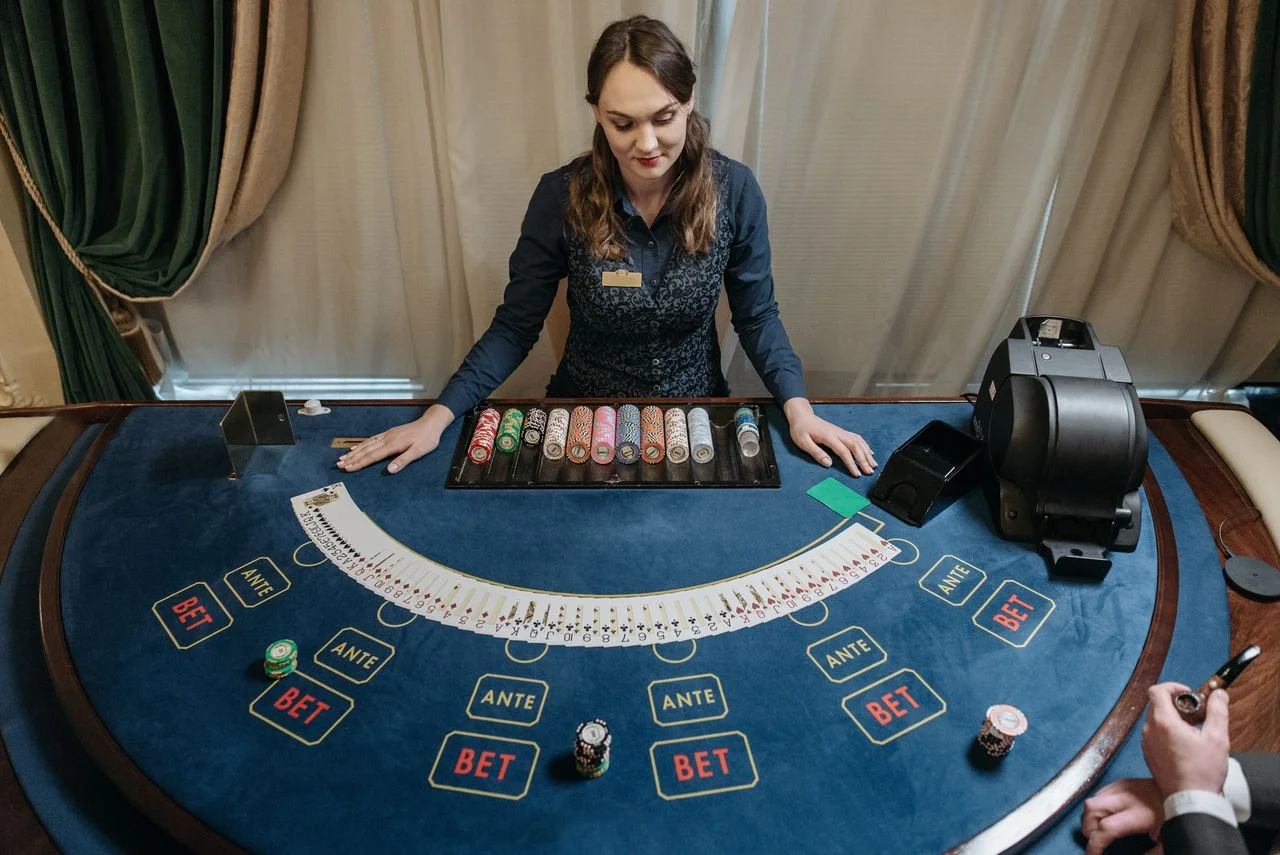 v9989 — Bạn đang ở giai đoạn tìm hiểu Baccarat trước khi ngồi vào bàn?
